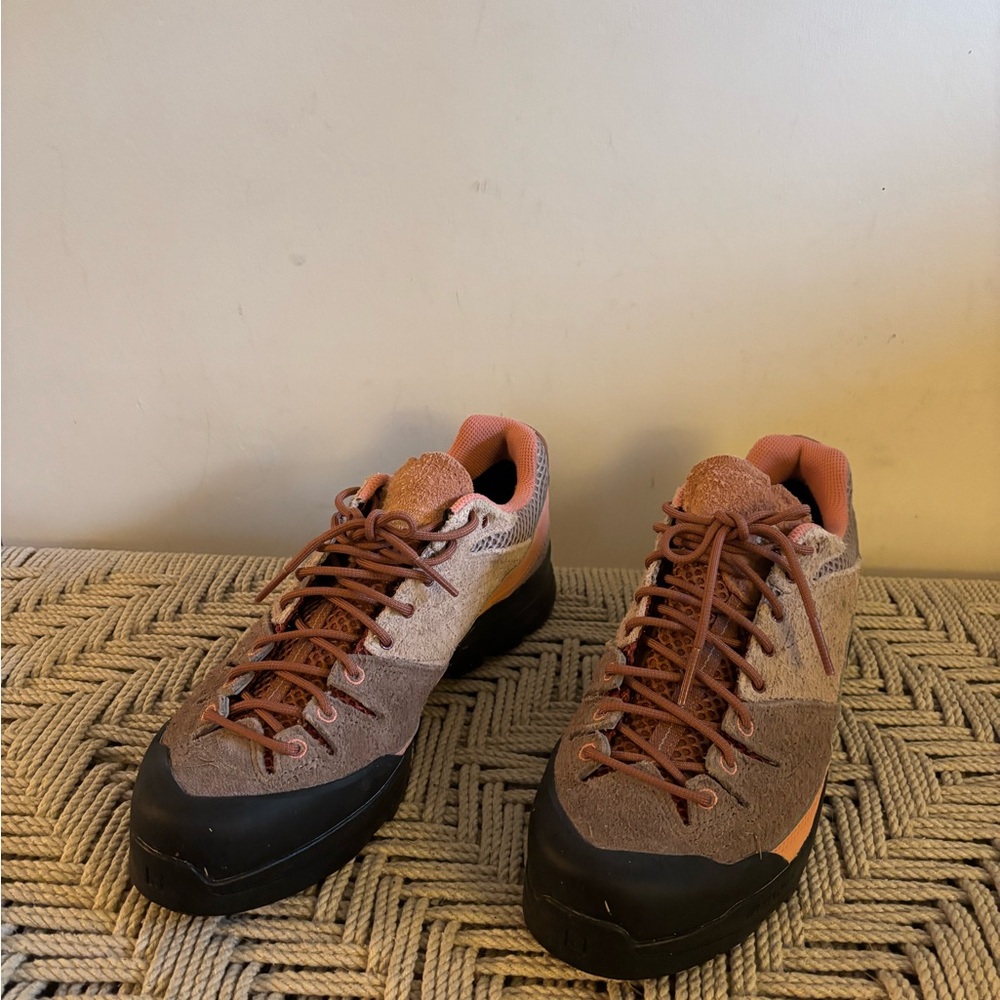 Men's Outdoor Hiking Shoes - Beige, Pink and Black